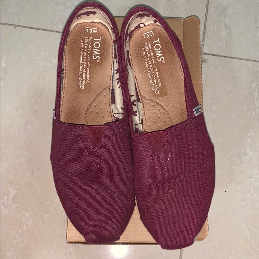 Classic TOMS Wine // SIZE 6.5